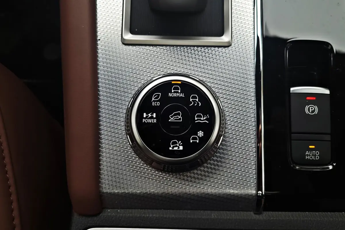 Mitsubishi Outlander 2026 PHEV | Zahacza o klasę premium