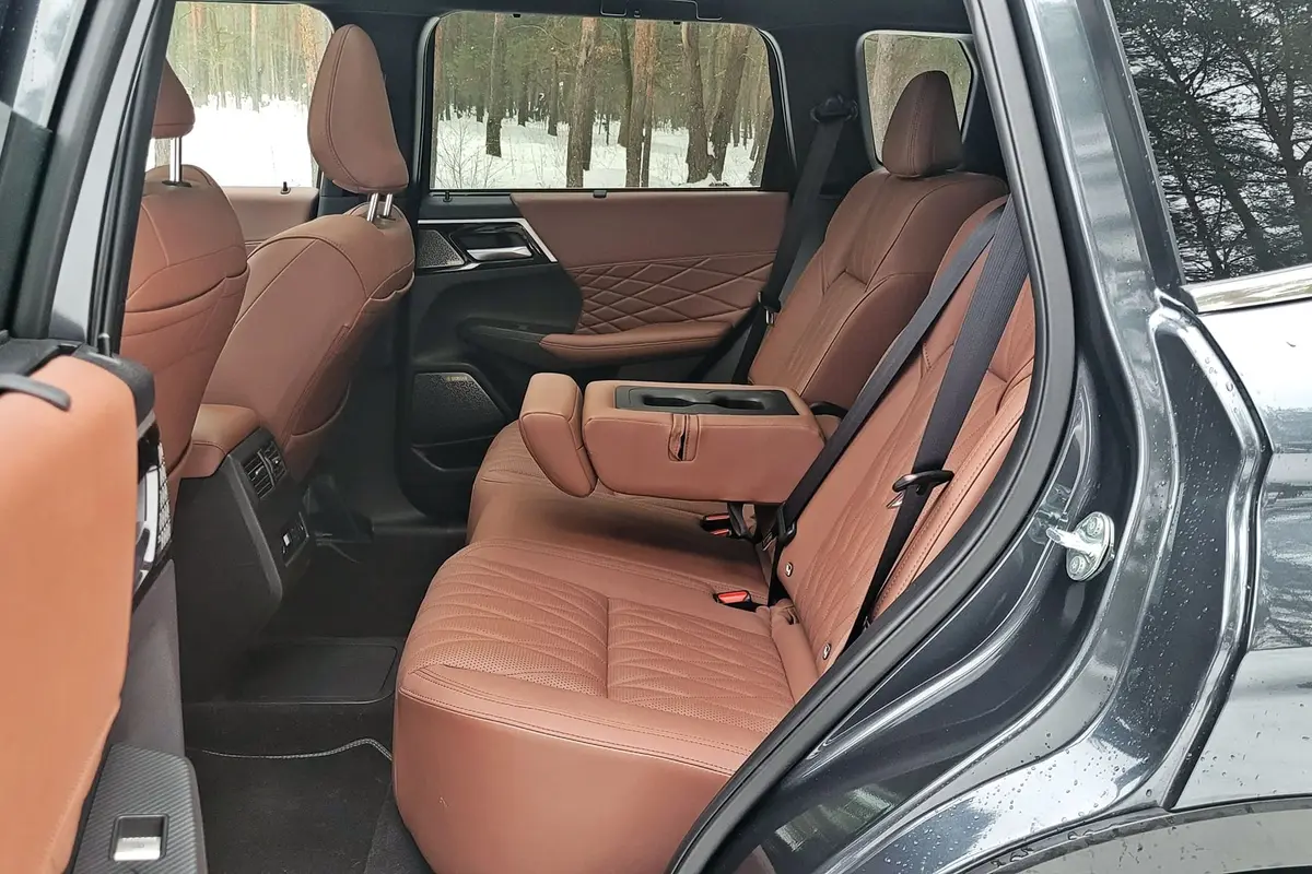 Mitsubishi Outlander 2026 PHEV | Zahacza o klasę premium