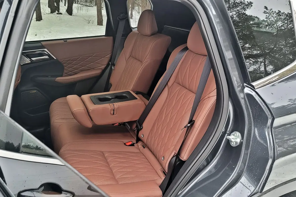 Mitsubishi Outlander 2026 PHEV | Zahacza o klasę premium