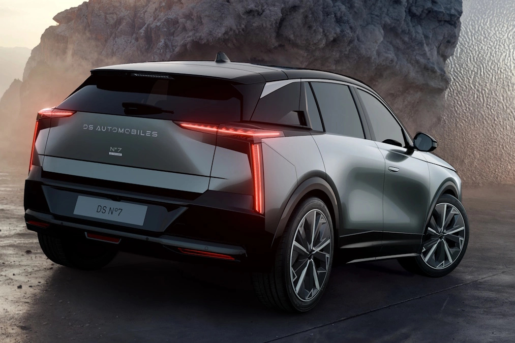 DS N°7. Całkowita nowość