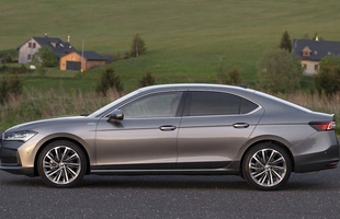 Skoda Superb nowym napędem hybrydowym. Polskie ceny