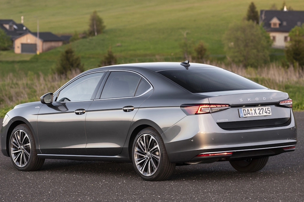 Skoda Superb nowym napędem hybrydowym. Polskie ceny