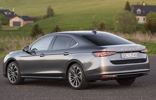 Skoda Superb nowym napędem hybrydowym. Polskie ceny