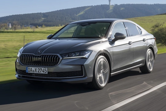 Skoda Superb nowym napędem hybrydowym. Polskie ceny