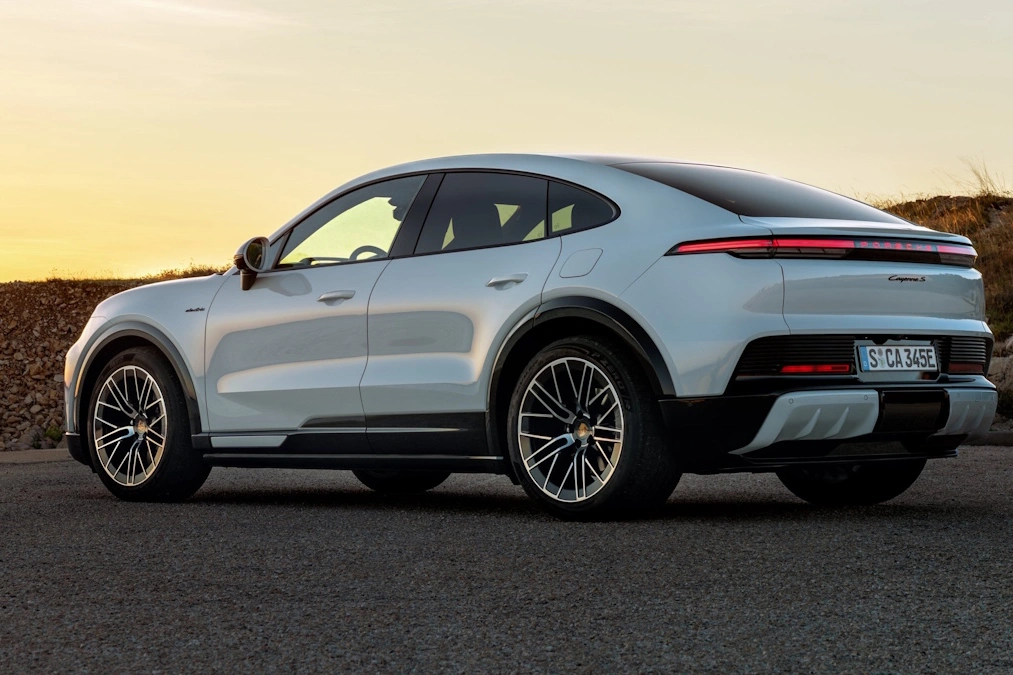 Porsche Cayenne Coupe Electric. Jak 911