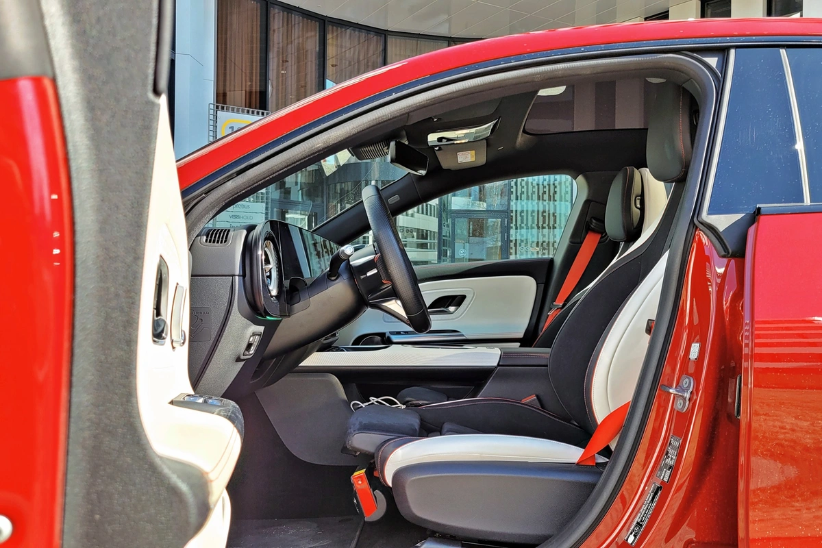 Mercedes CLA 250+ z technologią EQ | Prawdziwa gwiazda elektromobilności?