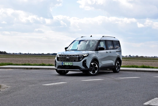 Ford E-Tourneo Courier Active | Czy elektryczne auto użytkowo-rodzinne ma sens?