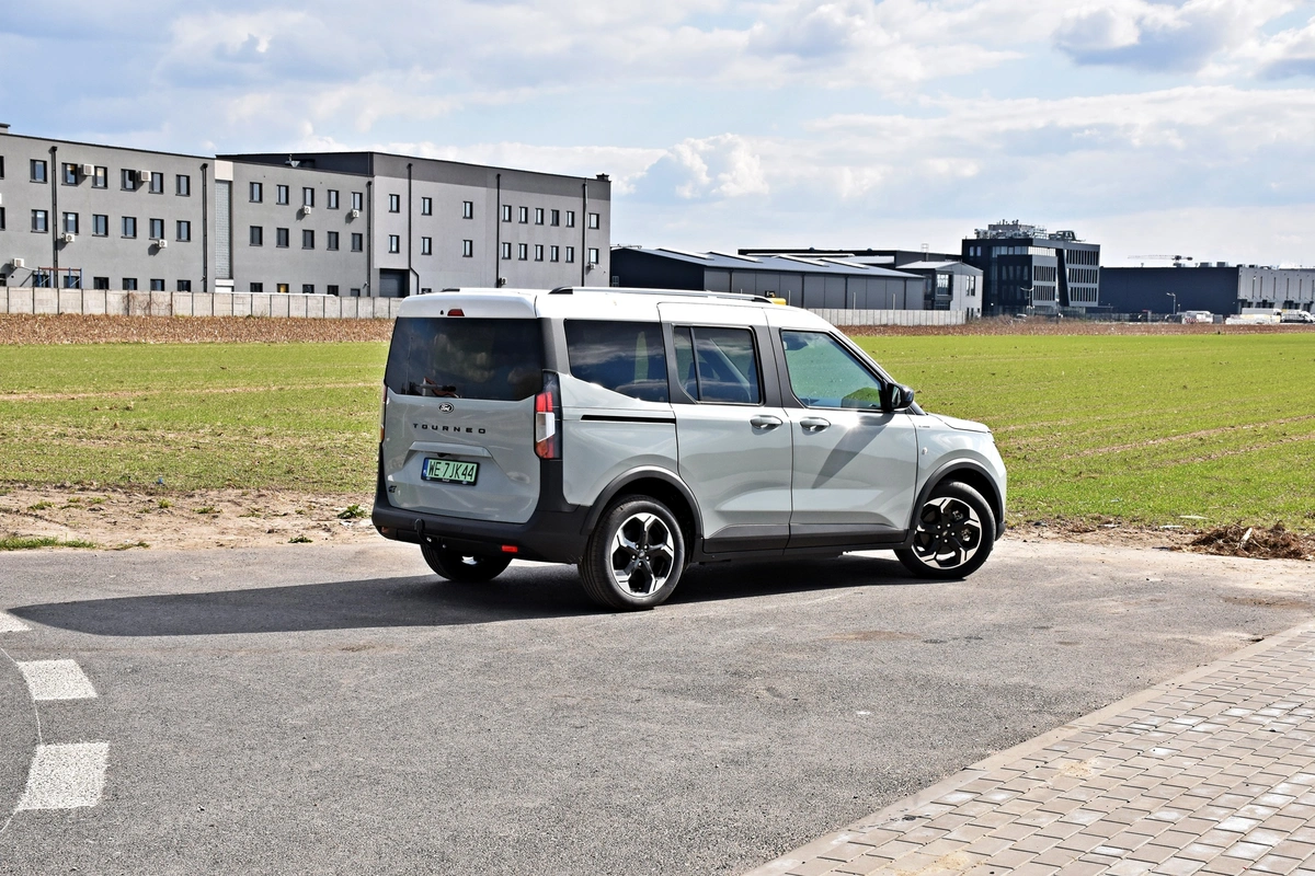 Ford E-Tourneo Courier Active | Czy elektryczne auto użytkowo-rodzinne ma sens?