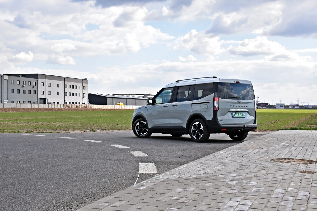 Ford E-Tourneo Courier Active | Czy elektryczne auto użytkowo-rodzinne ma sens?