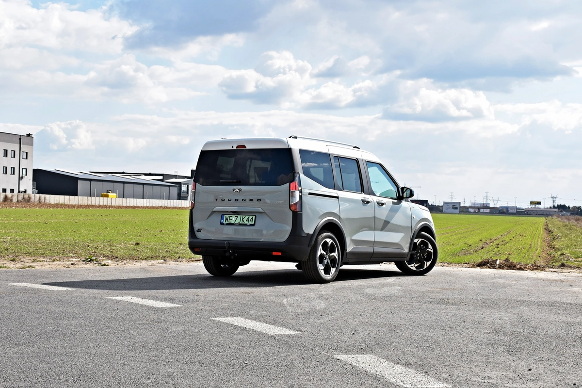 Ford E-Tourneo Courier Active | Czy elektryczne auto użytkowo-rodzinne ma sens?