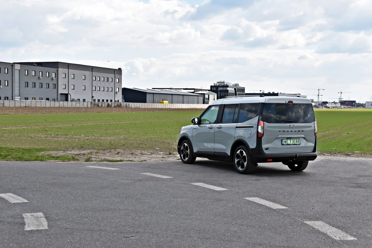 Ford E-Tourneo Courier Active | Czy elektryczne auto użytkowo-rodzinne ma sens?