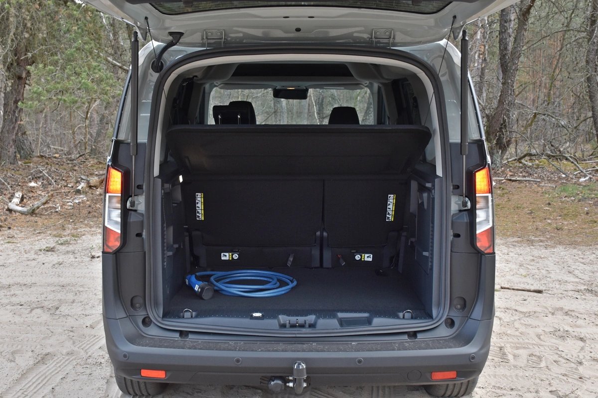Ford E-Tourneo Courier Active | Czy elektryczne auto użytkowo-rodzinne ma sens?