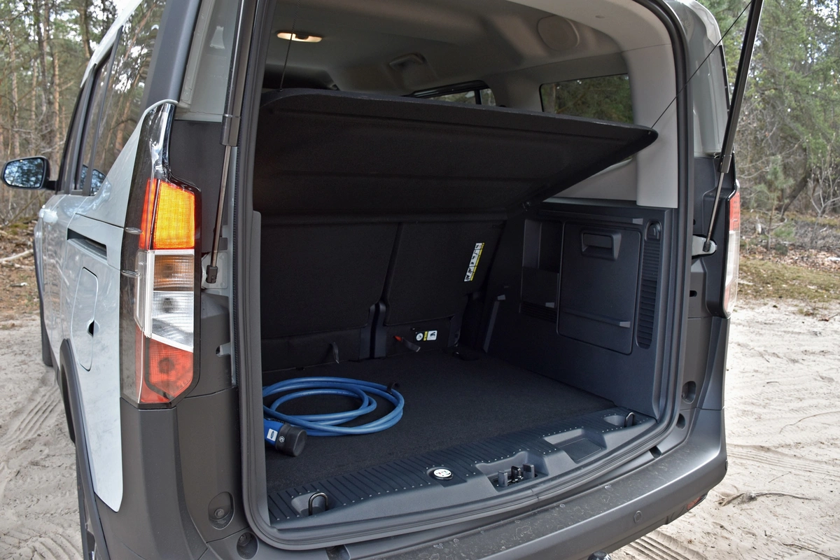 Ford E-Tourneo Courier Active | Czy elektryczne auto użytkowo-rodzinne ma sens?