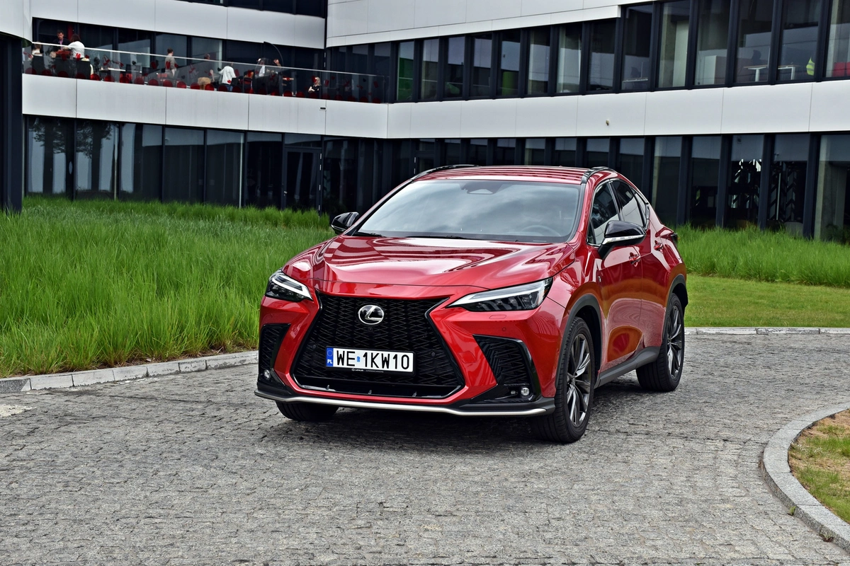 Lexus NX 450h+ | Luksusowa Toyota RAV4 czy jednak coś więcej?