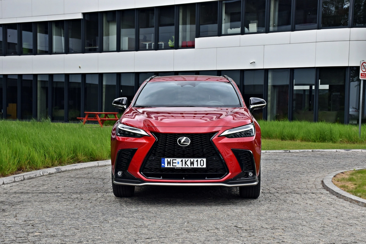 Lexus NX 450h+ | Luksusowa Toyota RAV4 czy jednak coś więcej?