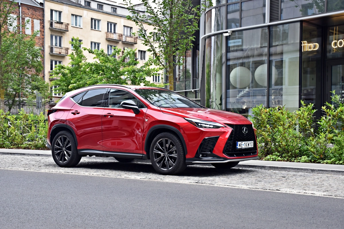 Lexus NX 450h+ | Luksusowa Toyota RAV4 czy jednak coś więcej?