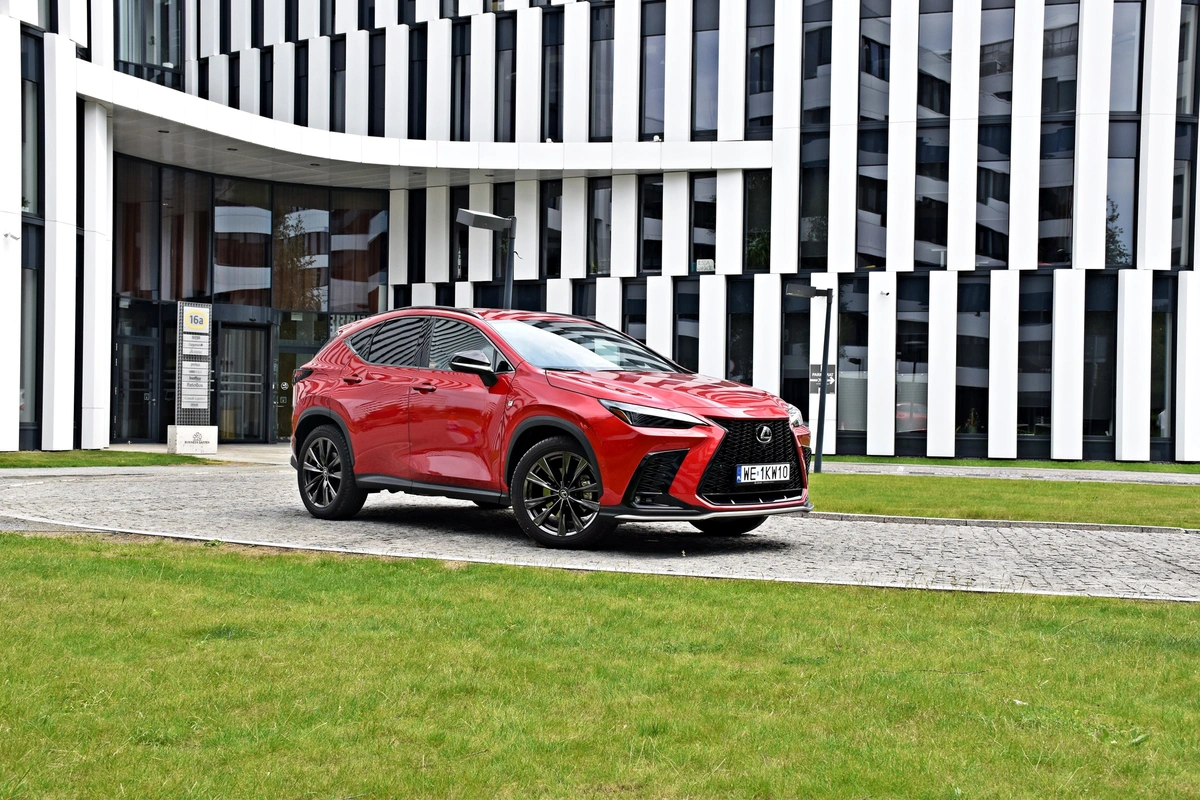 Lexus NX 450h+ | Luksusowa Toyota RAV4 czy jednak coś więcej?