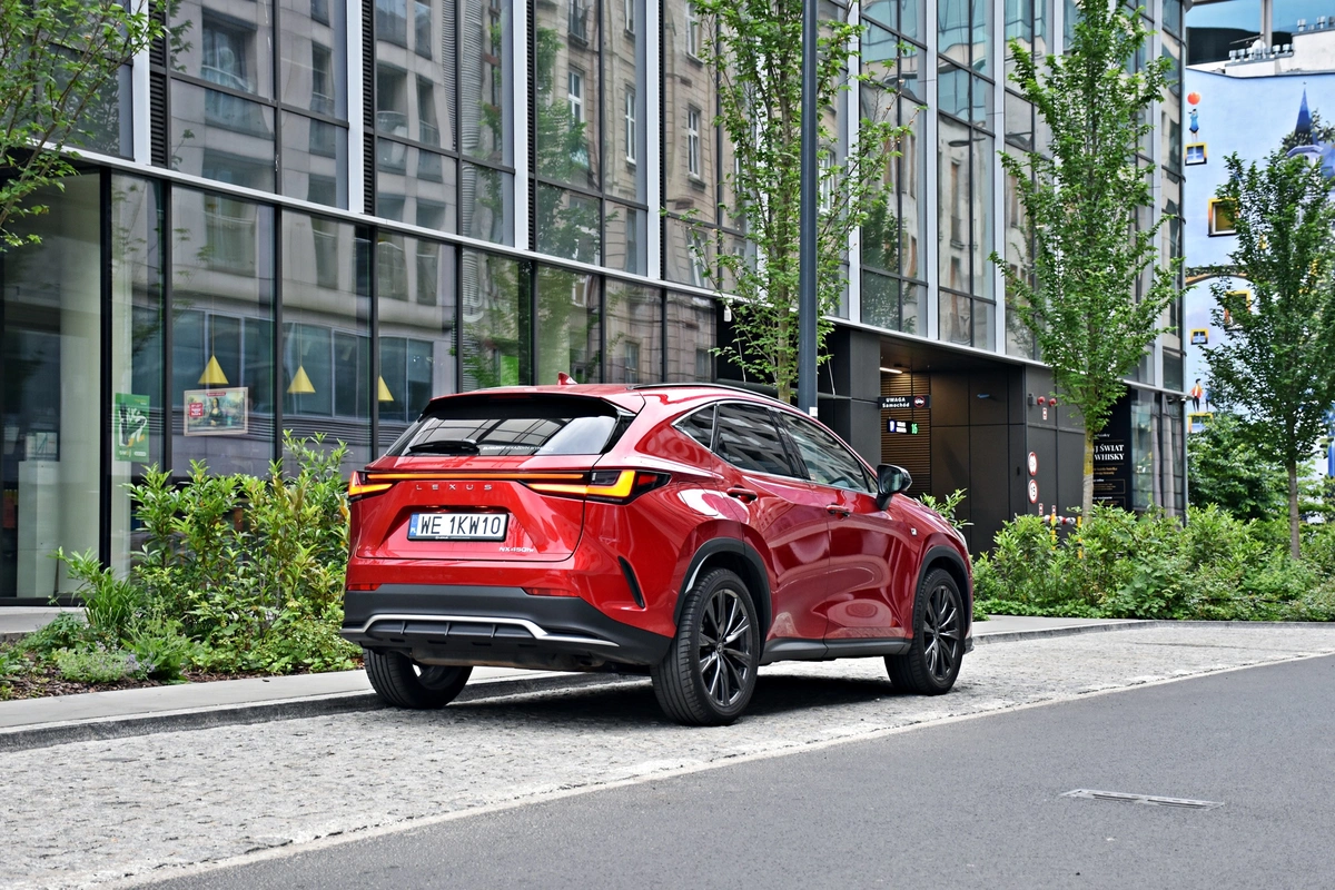 Lexus NX 450h+ | Luksusowa Toyota RAV4 czy jednak coś więcej?