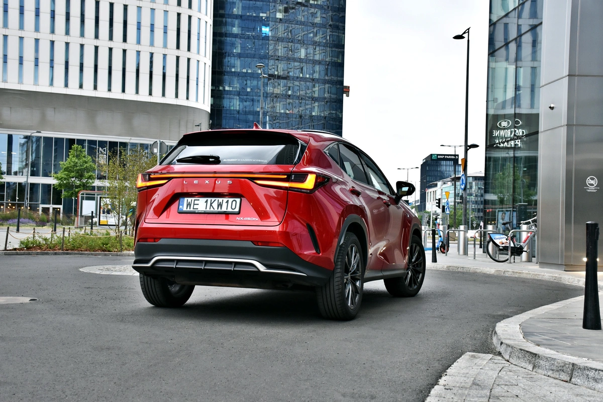 Lexus NX 450h+ | Luksusowa Toyota RAV4 czy jednak coś więcej?
