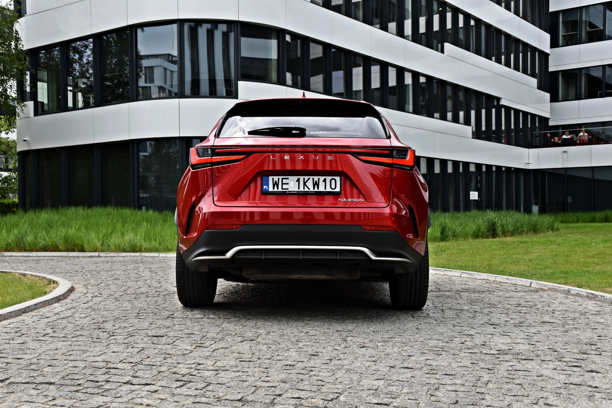Lexus NX 450h+ | Luksusowa Toyota RAV4 czy jednak coś więcej?