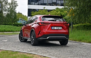 Lexus NX 450h+ | Luksusowa Toyota RAV4 czy jednak coś więcej?