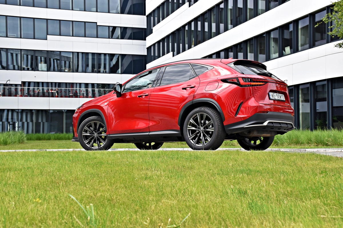 Lexus NX 450h+ | Luksusowa Toyota RAV4 czy jednak coś więcej?