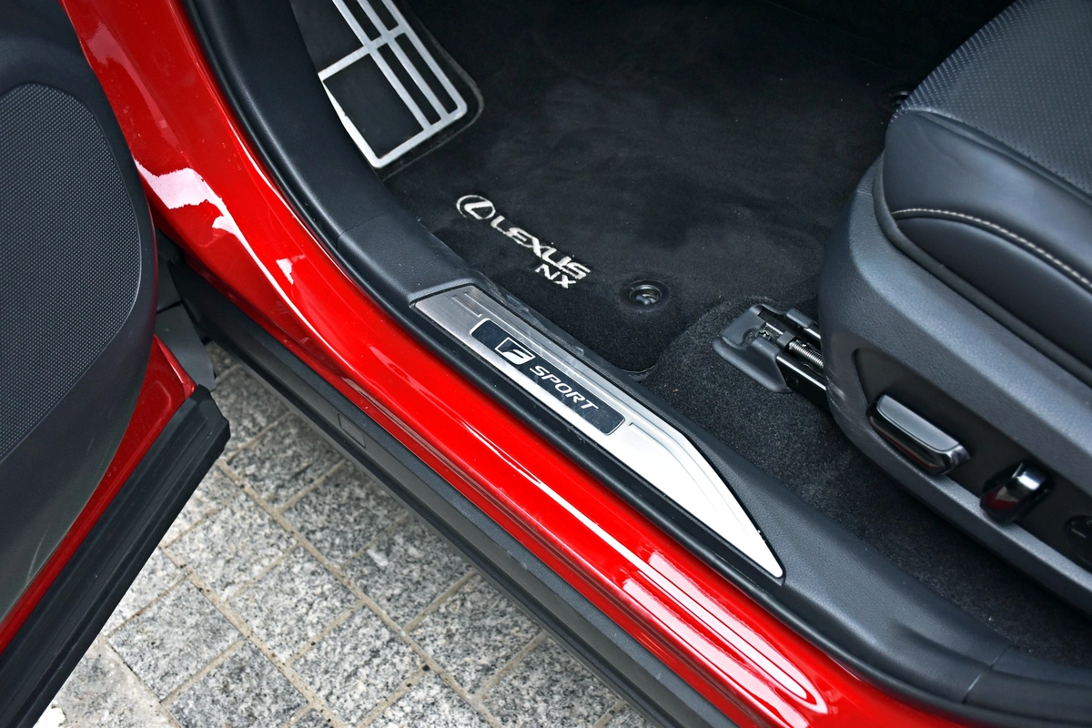Lexus NX 450h+ | Luksusowa Toyota RAV4 czy jednak coś więcej?