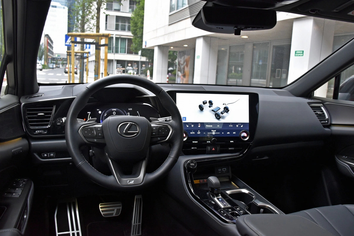 Lexus NX 450h+ | Luksusowa Toyota RAV4 czy jednak coś więcej?