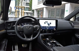 Lexus NX 450h+ | Luksusowa Toyota RAV4 czy jednak coś więcej?
