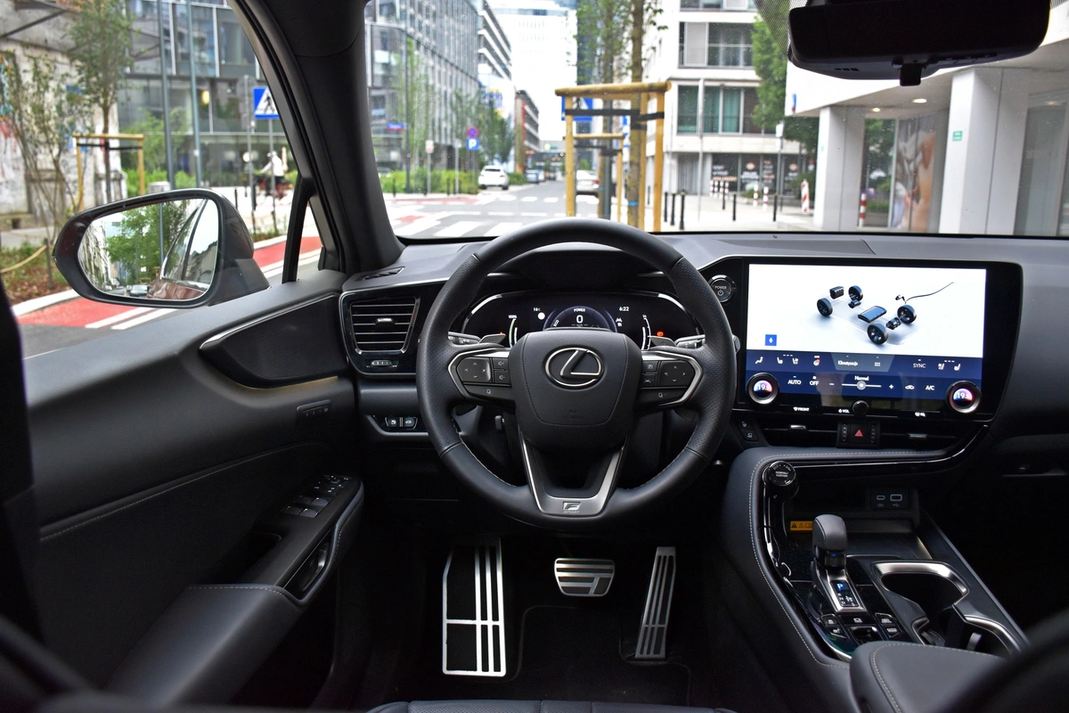 Lexus NX 450h+ | Luksusowa Toyota RAV4 czy jednak coś więcej?