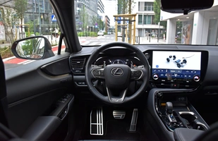 Lexus NX 450h+ | Luksusowa Toyota RAV4 czy jednak coś więcej?