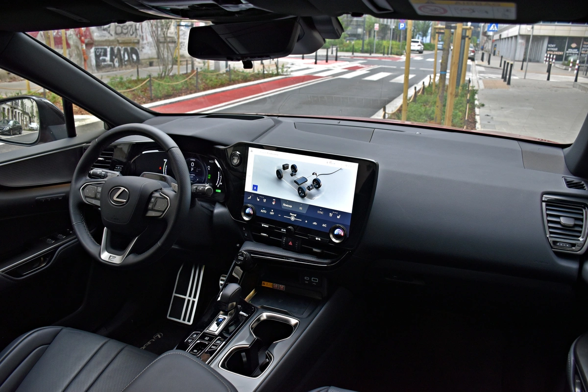 Lexus NX 450h+ | Luksusowa Toyota RAV4 czy jednak coś więcej?