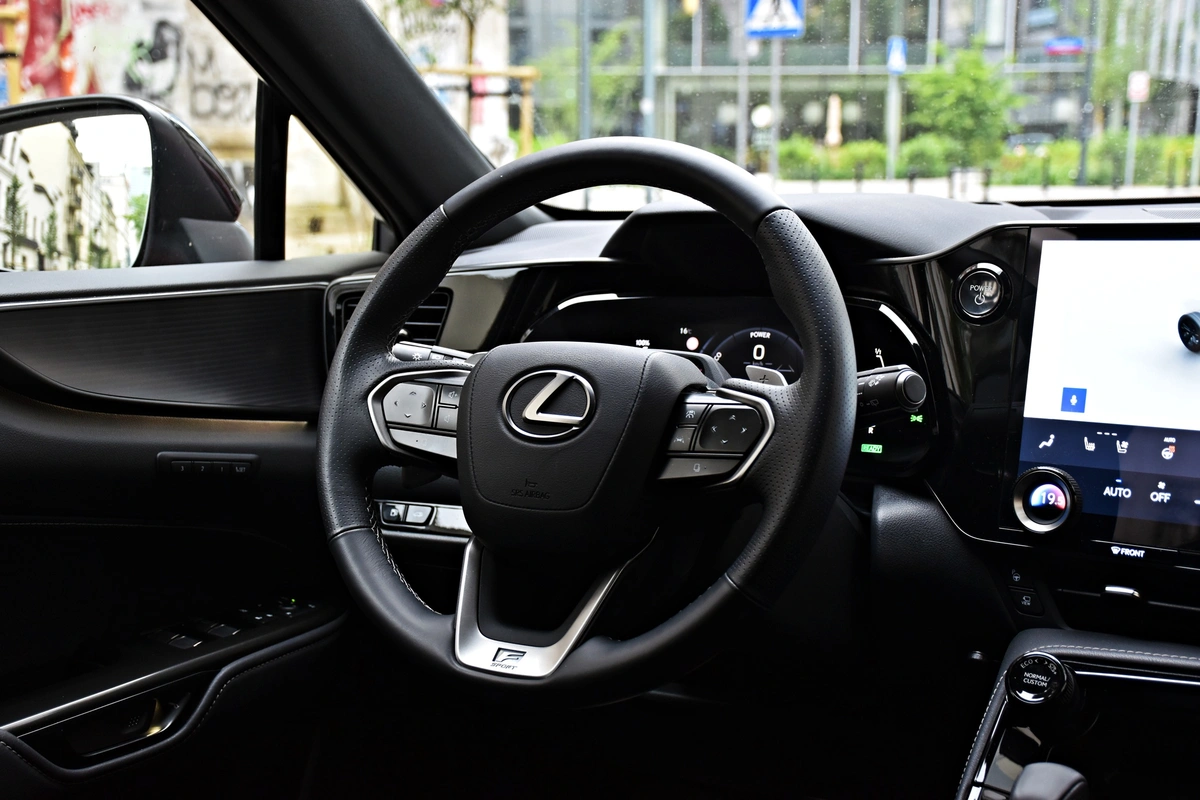 Lexus NX 450h+ | Luksusowa Toyota RAV4 czy jednak coś więcej?
