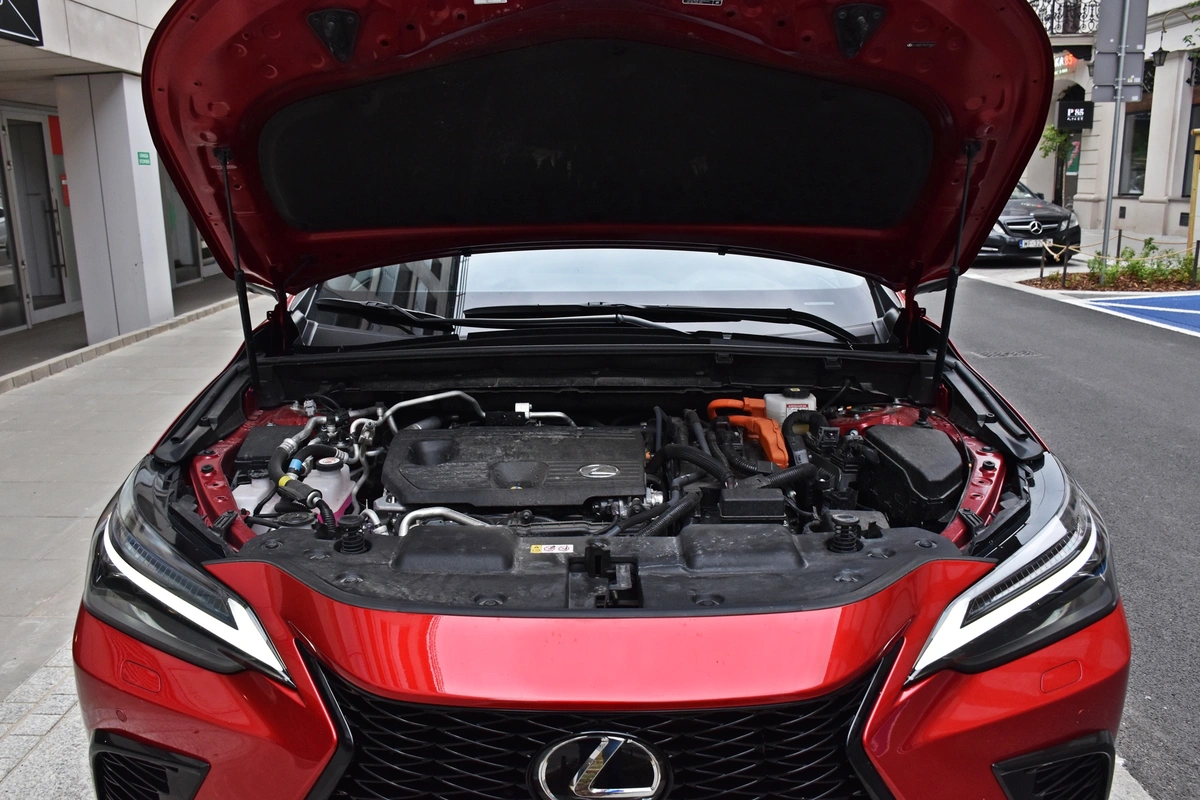 Lexus NX 450h+ | Luksusowa Toyota RAV4 czy jednak coś więcej?