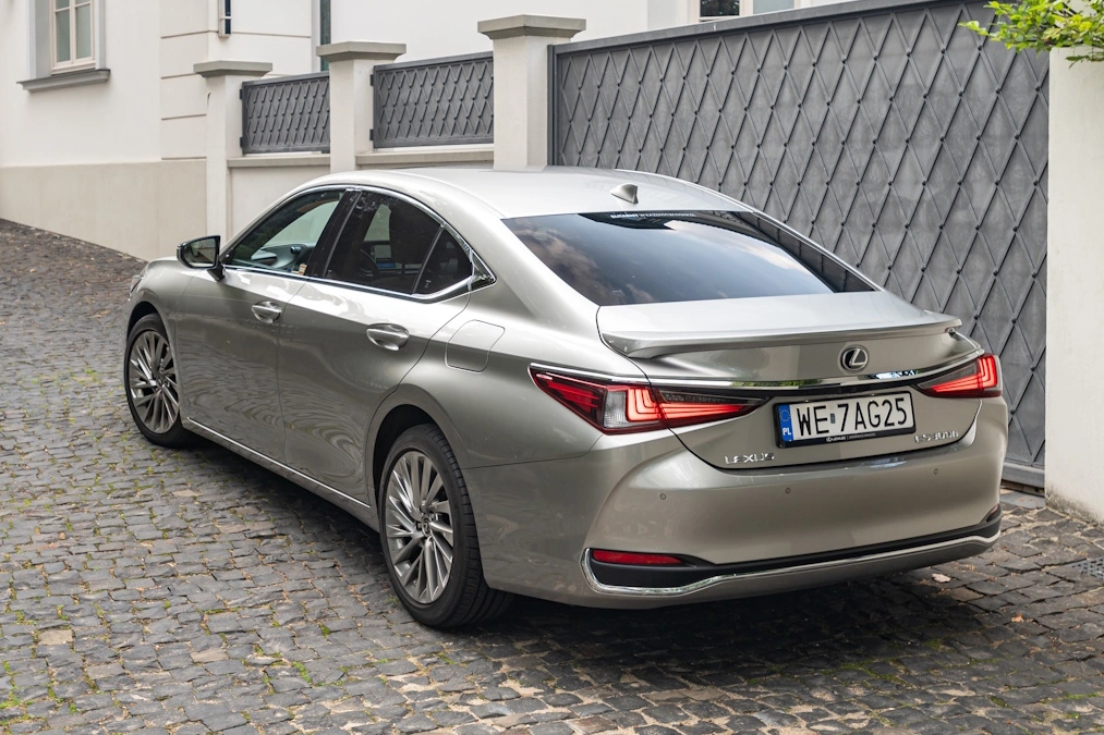 Lexus ES Final Edition. Ostatni moment na zakup