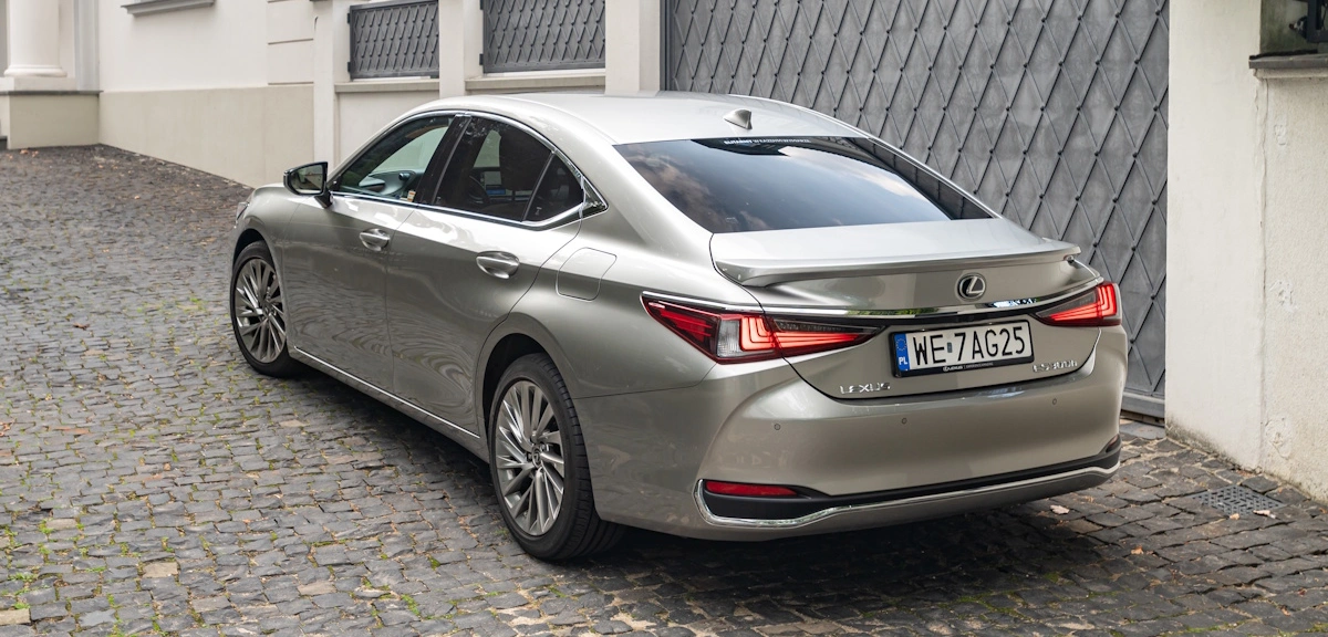 Lexus ES VII