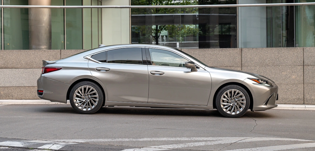 Lexus ES VII