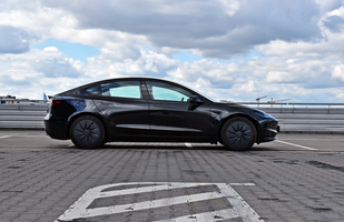 Tesla Model 3 RWD | Czy podstawowa wersja daje radę?