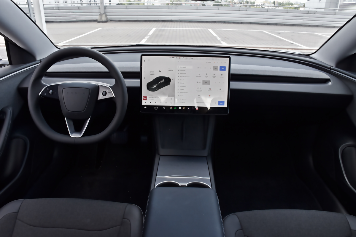 Tesla Model 3 RWD | Czy podstawowa wersja daje radę?