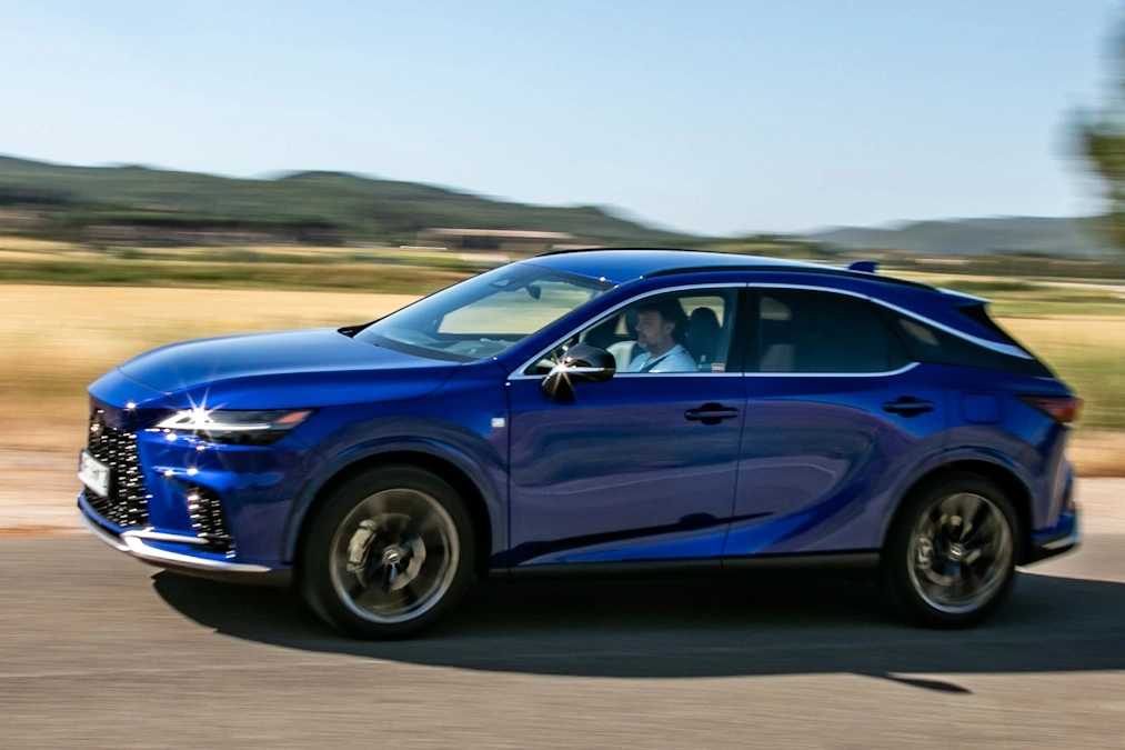 Lexus RX taniej nawet o 84 tys. zł