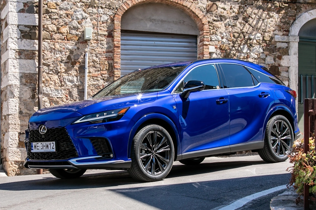 Lexus RX taniej nawet o 84 tys. zł