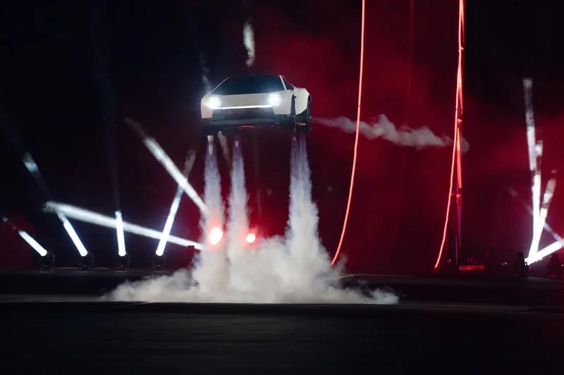 Tesla Roadster oficjalnie pokazana