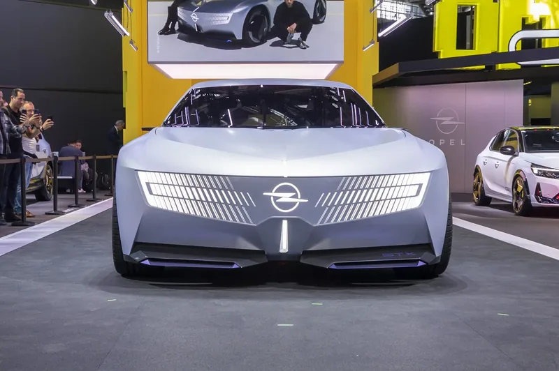 Opel STX Concept oficjalnie