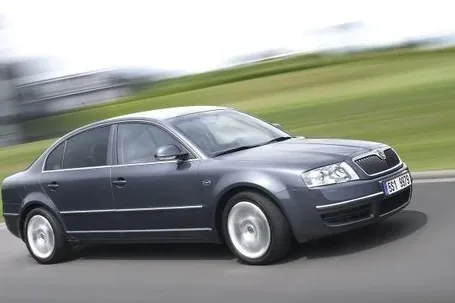 Pierwsza generacja Superba zbudowana została na wydłużonej płycie podłogowej produkowanego w Chinach Volkswagena Passata B5
