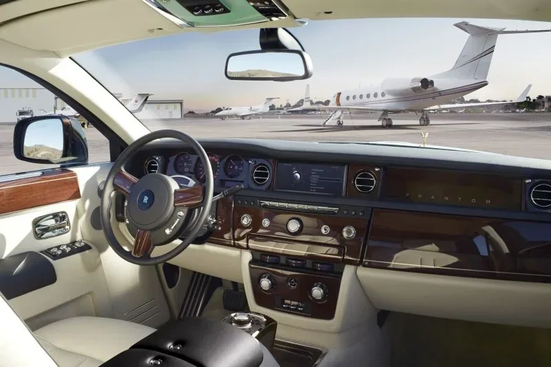 Wnętrze Rolls Royce'a Phantoma obecnej generacji