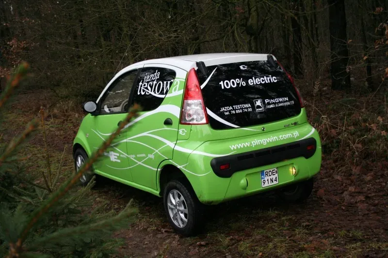 Romet 4E - bezpośrednio nas tylną osią zamontowano elektryczny silnik o mocy 7 KM