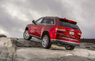 Jeep Grand Cherokee z nową twarzą — zdjęcie 4