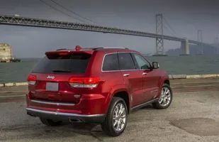 Jeep Grand Cherokee z nową twarzą — zdjęcie 7