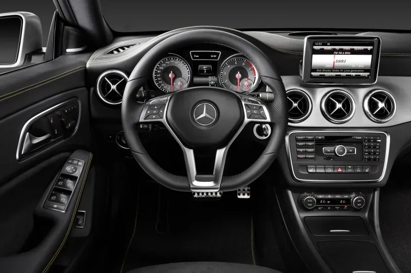 Mercedes CLA - wnętrze nawiązuje do klasy A