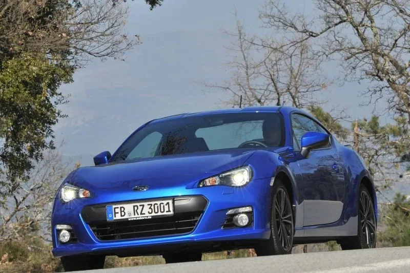 Subaru BRZ ma silnik typu boxer i tylny napęd